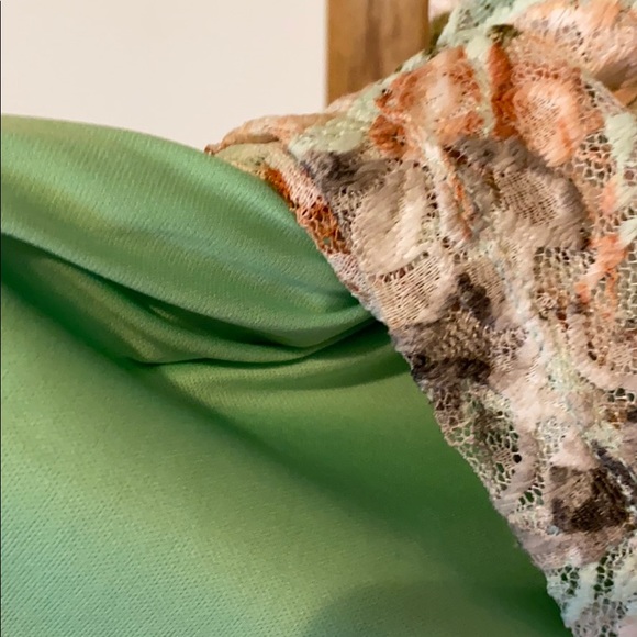 New gorgeous lacy dress! - Picture 4 of 5